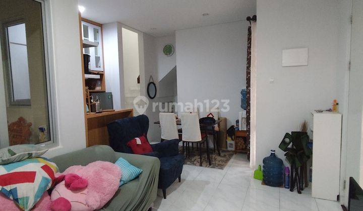 Disewakan - Rumah Furnished Hoek 2 Lantai Malibu Village 2