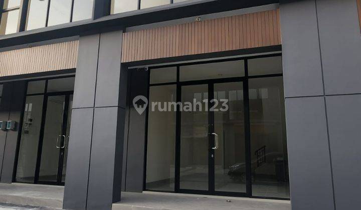 Ruko Hampton Square 3 Lantai,lokasi Bagus Dan Strategis Berada Di Tengah Boulevard 1