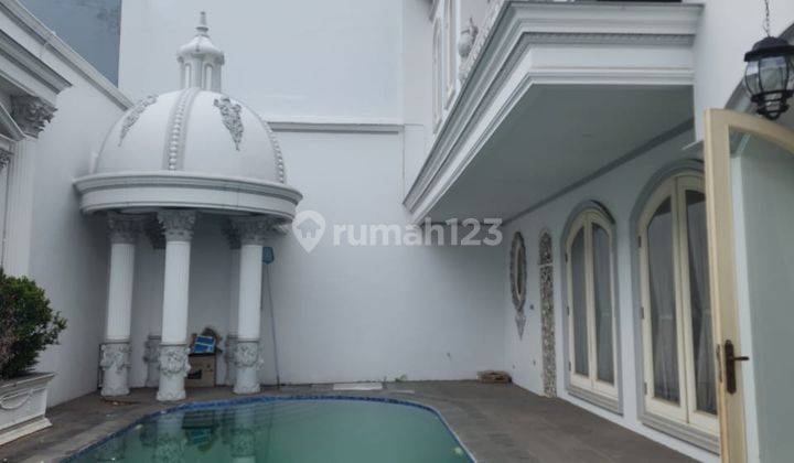 Dijual Rumah Mewah di Kelapa Gading Bergaya Klasik Sudah SHM 2