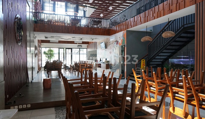 BANGUNAN EX RESTO DI PUSAT KOTA