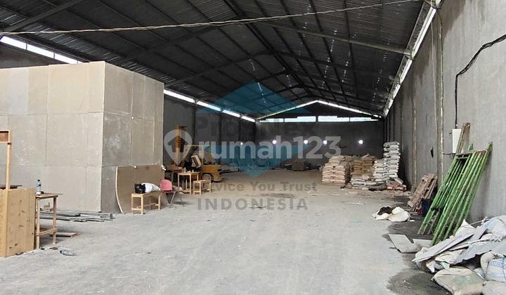 GUDANG HULAAN MENGANTI