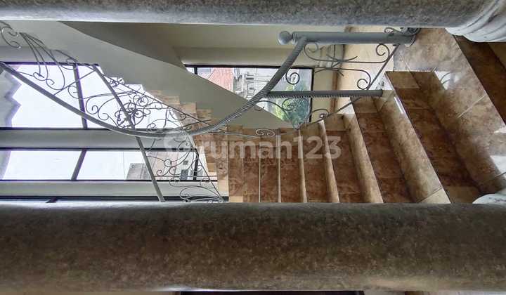 Jl. Embong Kartiko Street House, Undaan 2