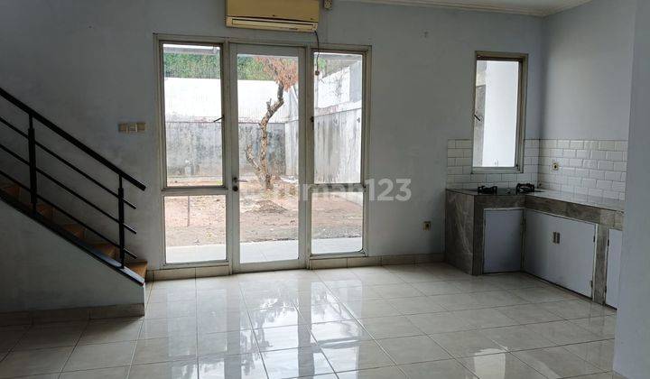 Rumah Castilla 216m2, Bagus, Siap Huni 2