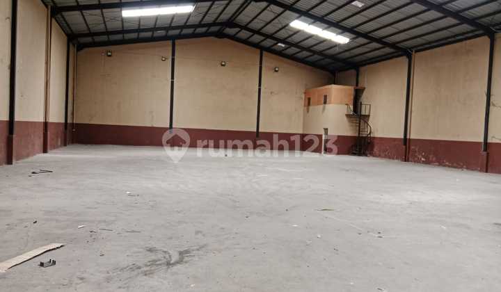 For Rent Warehouse in DPR Plot Cipondoh Area 700m2