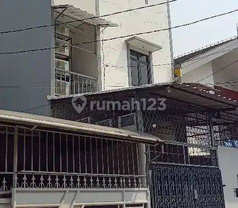 Rumah Kos Taman Kota Jakarta Barat 3 Lantai SHM 2