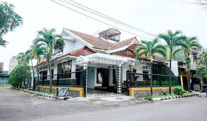 Dijual rumah hook 3 lt. Semi furnish, lokasi sulfat agung 1