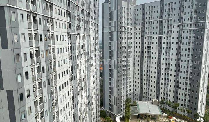 Apartemen Emerald Tipe Studio Semi Furnished  View Pool  2