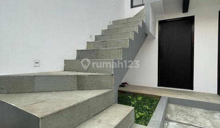 Rumah Brand New di jatinegara,Akses Dekat Stasiun  2