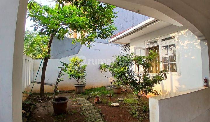 Rumah asri dan luas full furnished dekat stasiun kereta 1