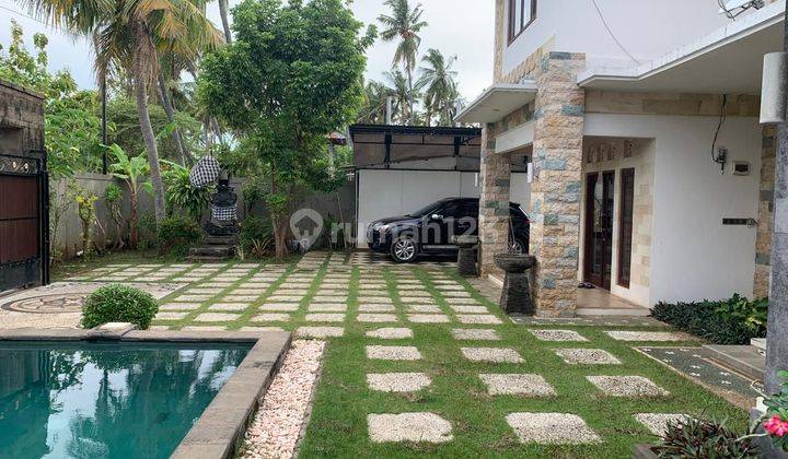 Rumah villa dengan kolam renang dekat pantai lovina 1