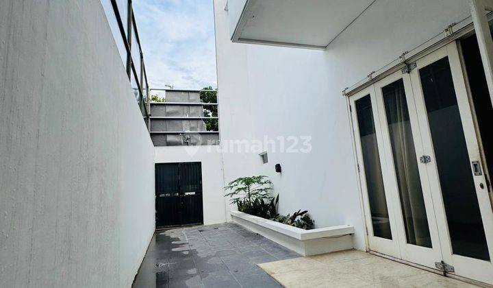 Rumah Bagus American Classic Full Furnished Siap Huni  2