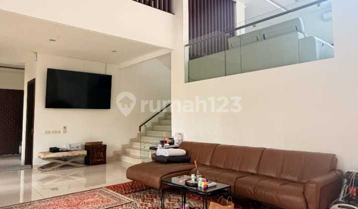 RUMAH CANTIK MEWAH DI DELATINOS BSD CITY 2 LANTAI SEMI FURNISH