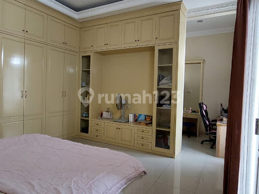 Beautiful house in Gading Serpong, 2 stories, semi-furnished, ready to occupy. 2
