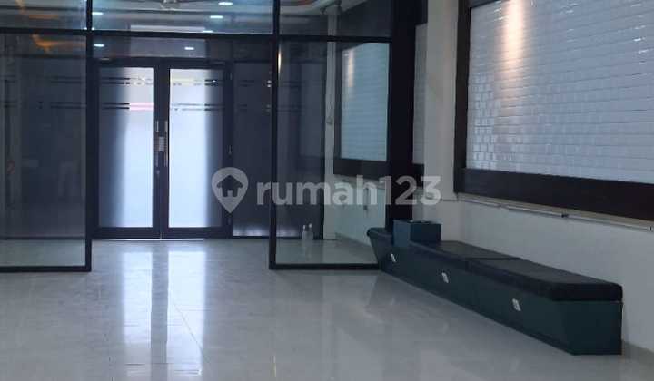 3-Story Shop House in Lippo Karawaci, Great Location, Ready for Business 2