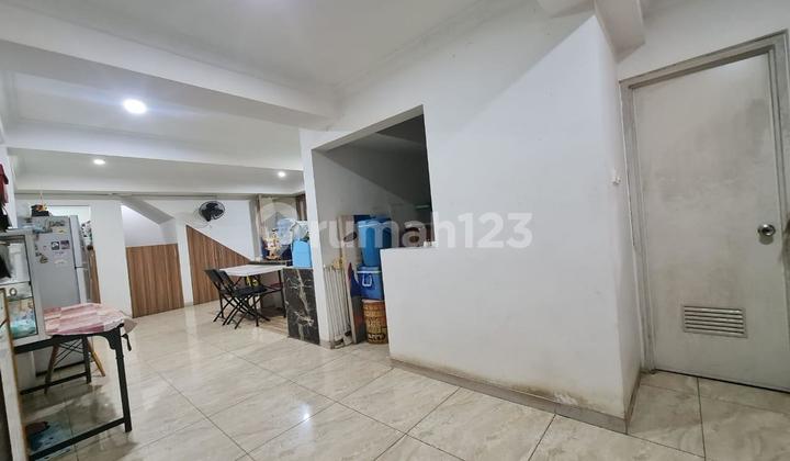 Beautiful Modern Classic House in BSD, 3 Floors, Neat and Ready to Occupy 2