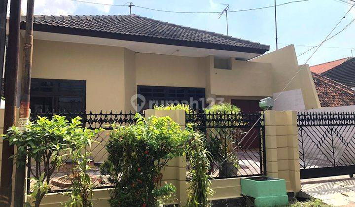 Rumah tengah kota Semarang siap pakai disewakan di Pekunden , semarang tengah (11.050-LIS)