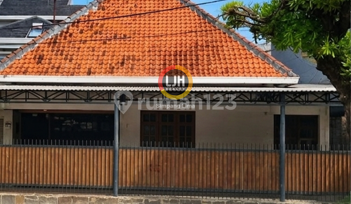 Spacious Hook House, Strategically Located in Brumbungan, Central Semarang 1