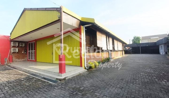 Ruang Usaha di Jenderal Sudirman , Semarang ( Si 8308 ) 2