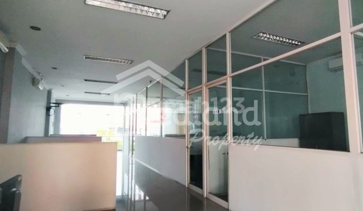 Ruang Usaha di Jenderal Sudirman , Semarang ( Si 8003 ) 2