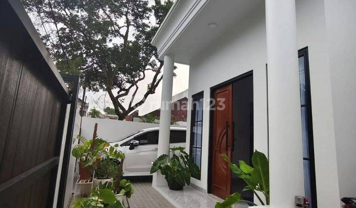 teras rumah mewah semi furnish cinere