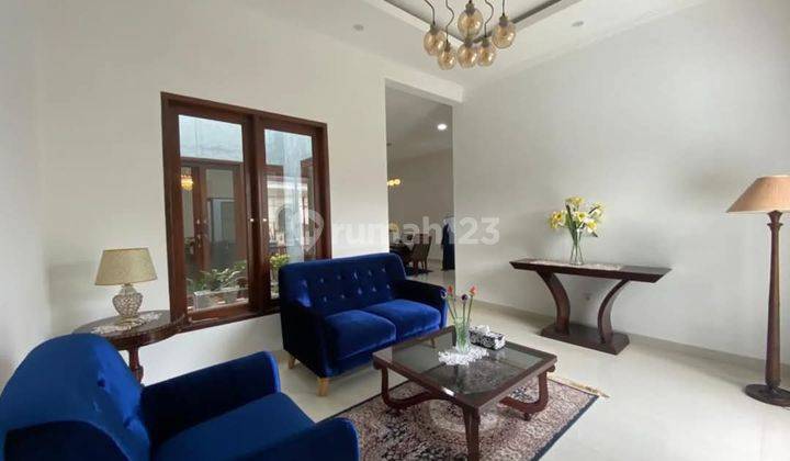 ruang tamu rumah mewah semi furnish cinere