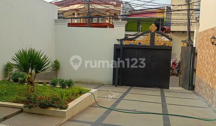 Luxury House With Private Pool In Kebon Jeruk West Jakarta 2