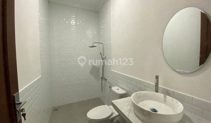 kamar mandi rumah mewah semi furnish cinere