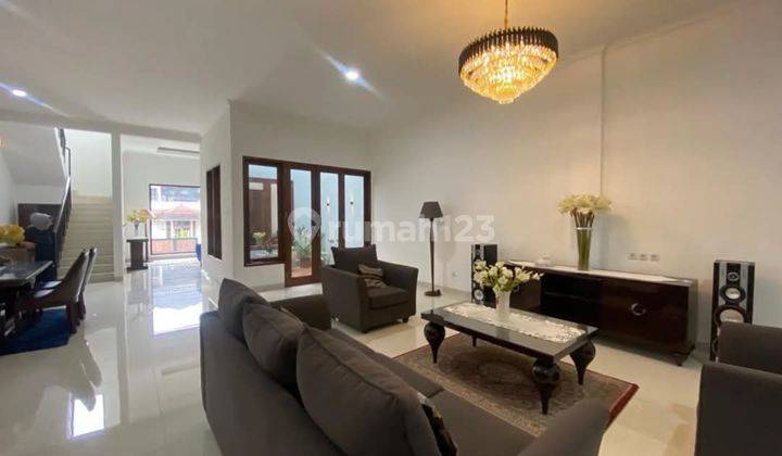 ruang tamu rumah mewah semi furnish cinere