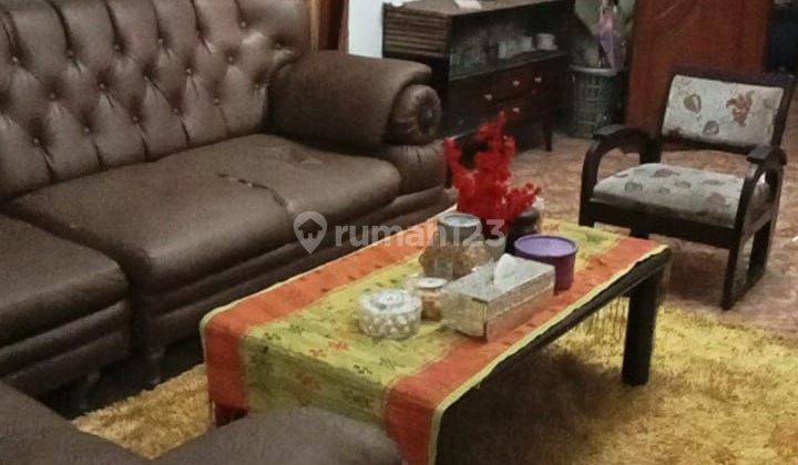 Rumah 2 Lantai Dekat Taman 1