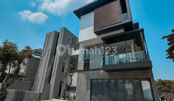 Modern Minimalist House West Surabaya Include Patio