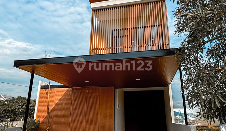 Most Beautiful New Tropical Modern House in Gresik City