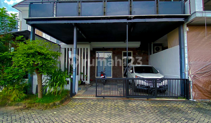 Surabaya House Near Gresik Equipped with Many Free Facilities