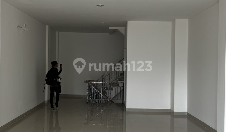 For Rent: 3-Story Modernwalk Shophouse in Modern City Tangerang 2