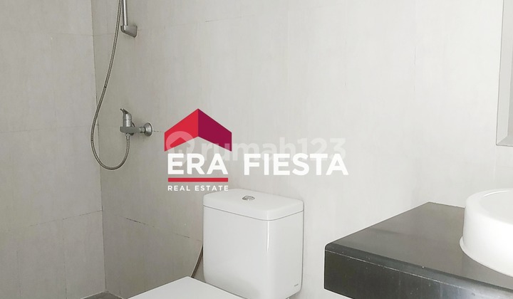 For Quick Sale: 3-Story Corner House in Whelford Greenwich BSD Tangerang 2