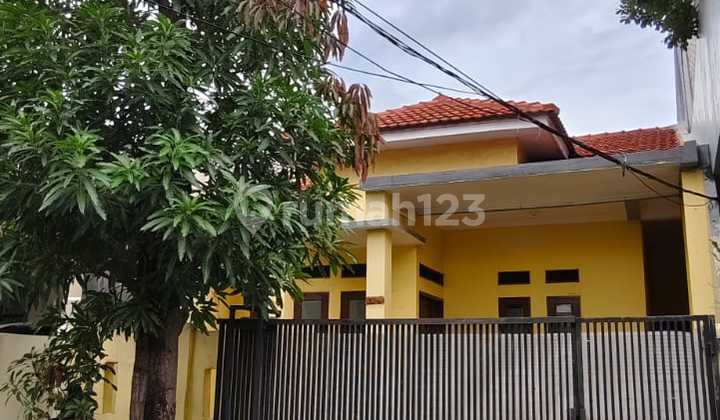 Disewakan Rumah 33 Juta/Thn di Harapan Indah 1 Bekasi