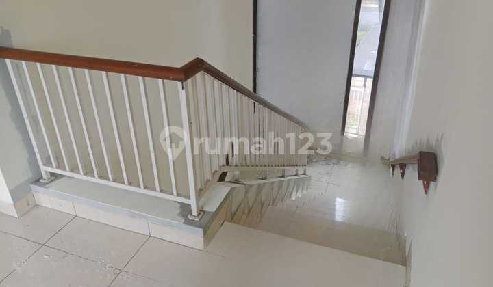 Disewakan Rumah di Pinggir Jalan Raya Heliconia Bekasi 2