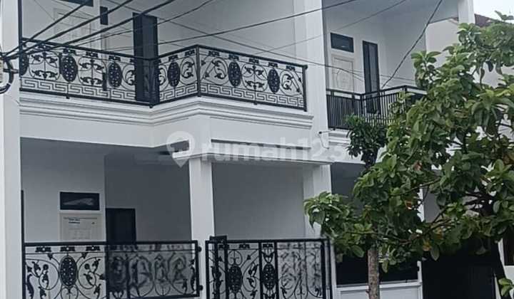 Dijual Rumah Hoek di Harapan Indah Bekasi