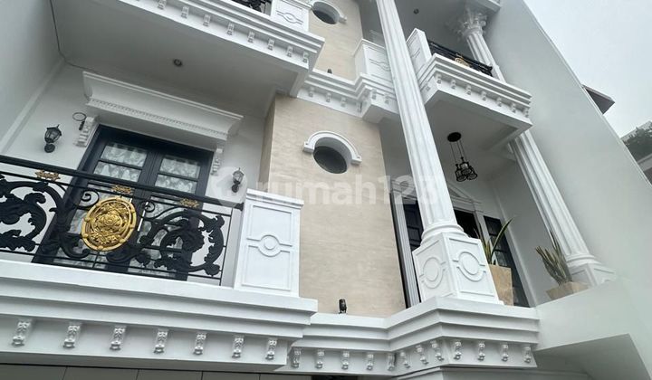 For Sale Ready-to-Live-in House in Kebon Jeruk, Jakarta