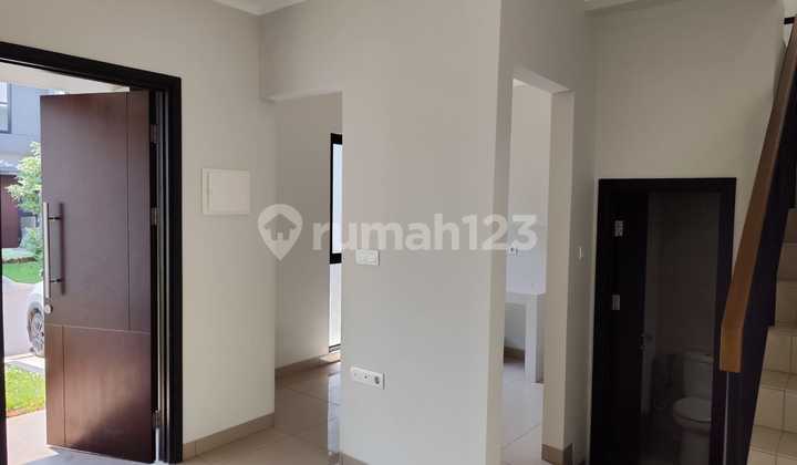 Disewakan Rumah Baru Bagus di Summarecon Crown Gading Bekasi 2