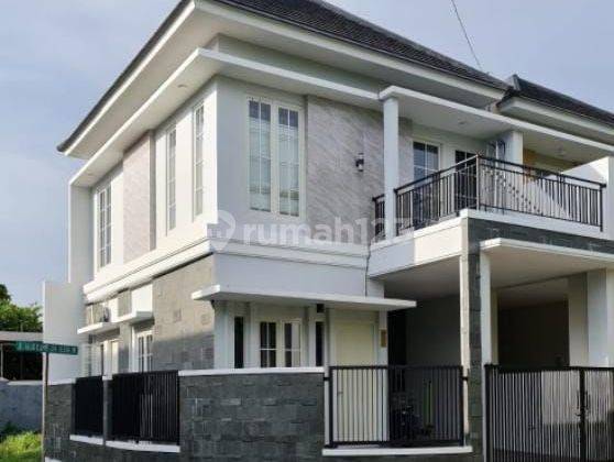 Rumah 2 Lantai di Karah Tama asri minimalis modern  1