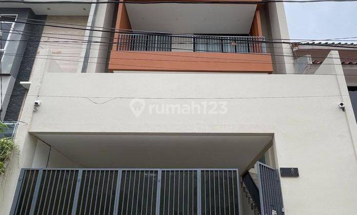 Turun Harga Rumah Baru Minimalis di Pulomas, Jakarta Timur 2