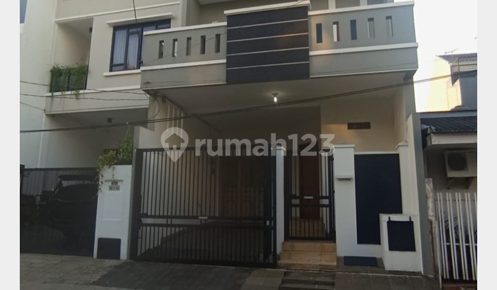 Harga Murah Rumah Minimalis 3 Lantai di Kelapa Gading