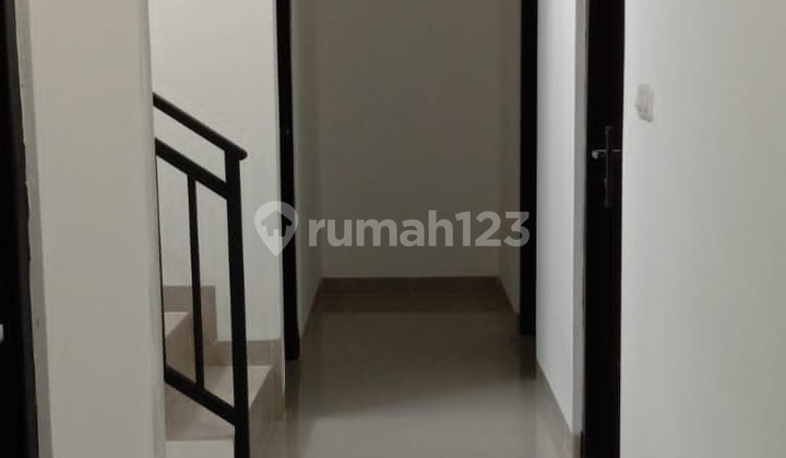 Cocok Untuk Investasi Rumah Kost 3 Lantai di Kelapa Gading