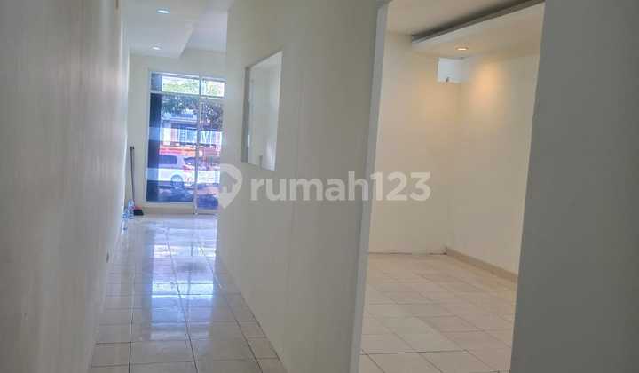 3-Storey Shophouse Facing Street at Grand Wisata Bekasi 71.0 m² Freehold Title 2