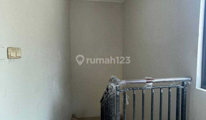 Rumah 2 Lantai Green Lake City Cluster Asia Unfurnished SHM Bagus 2