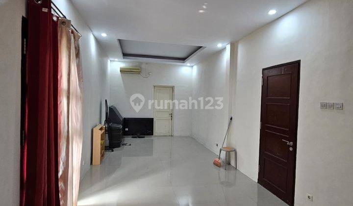 Rumah 2 Lantai Pik1 Bagus Sudah Full Renovasi Semi Furnished SHM 1