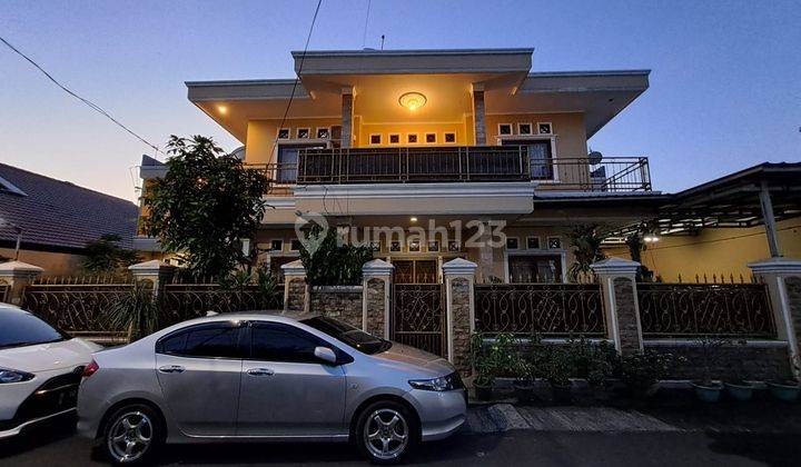 Rumah Mewah 2 Lantai Bagus Luas Bangunan 500m Semi Furnished SHM 1