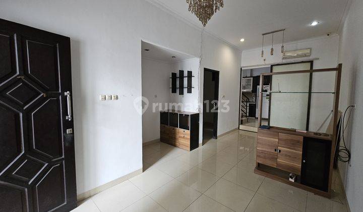 Rumah 2 Lantai Semi Furnished SHM di Muara Karang, Jakarta Utara 1