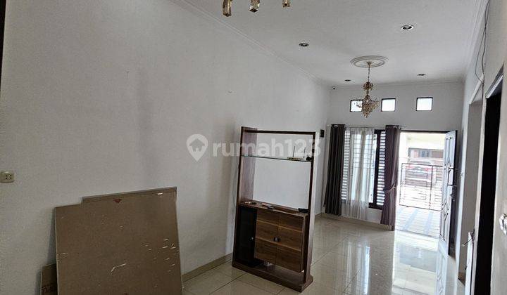 Rumah 2 Lantai Semi Furnished SHM di Muara Karang, Jakarta Utara 2