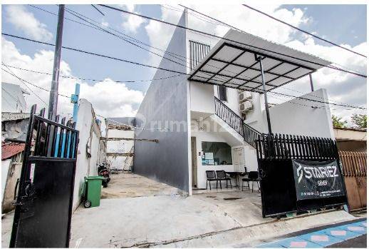 Rumah 2 Lantai Bagus Semi Furnished SHM di Senen, Jakarta Pusat 1